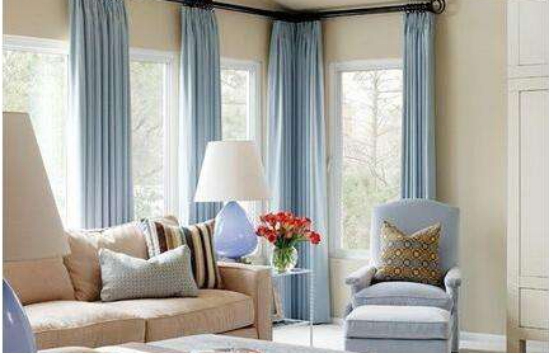 注重窗帘装饰对室内风格的影响，让室内装修设计充满设计感