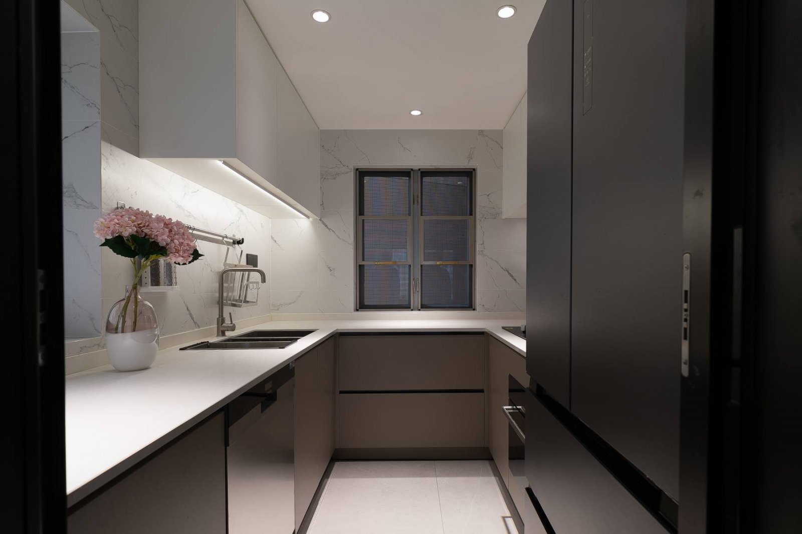 现代简约风格家装设计室内装修效果图-厨房