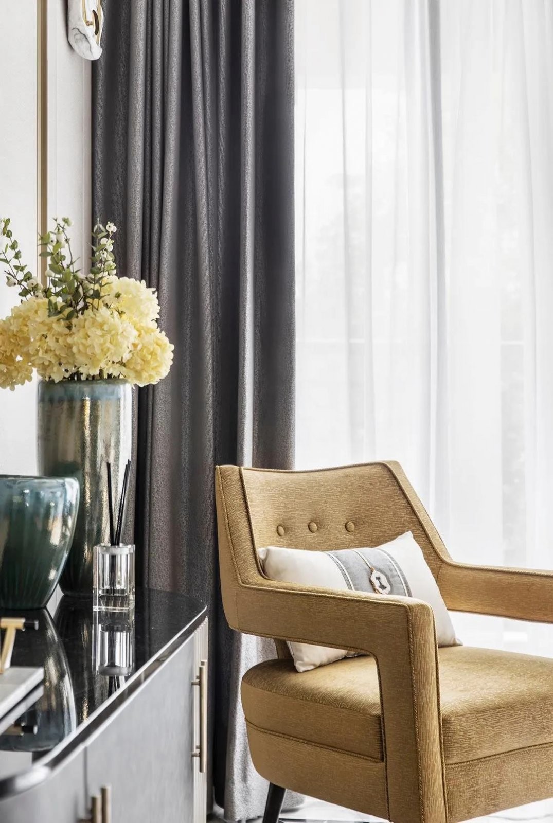 现代轻奢风格室内家装案例效果图-客厅沙发椅