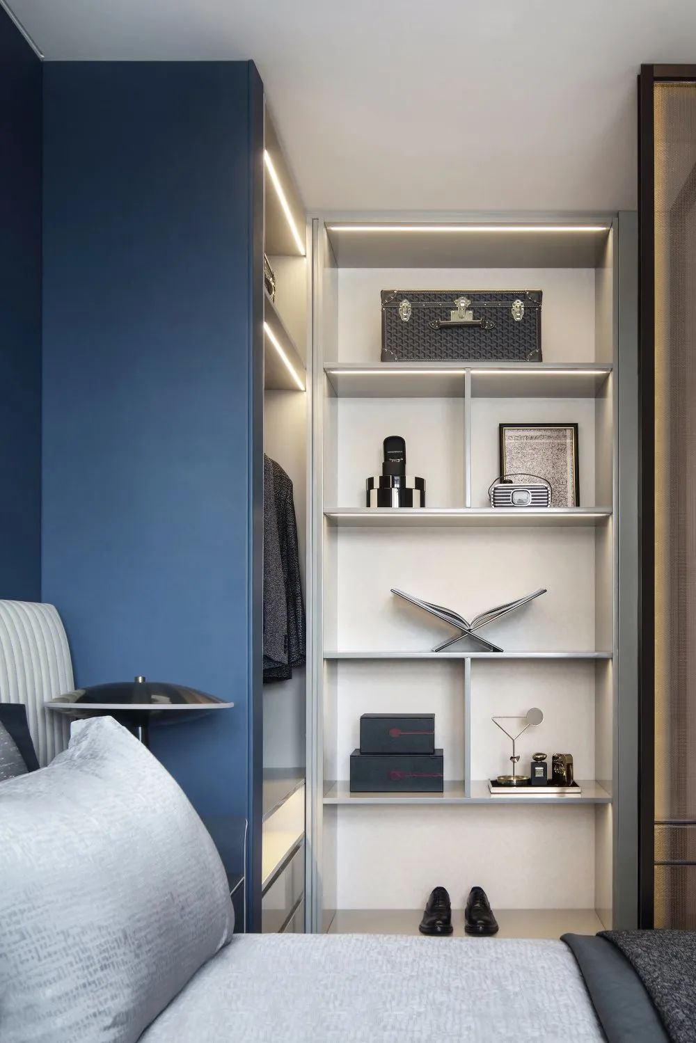 现代欧式风格室内设计家装案例-次卧衣柜